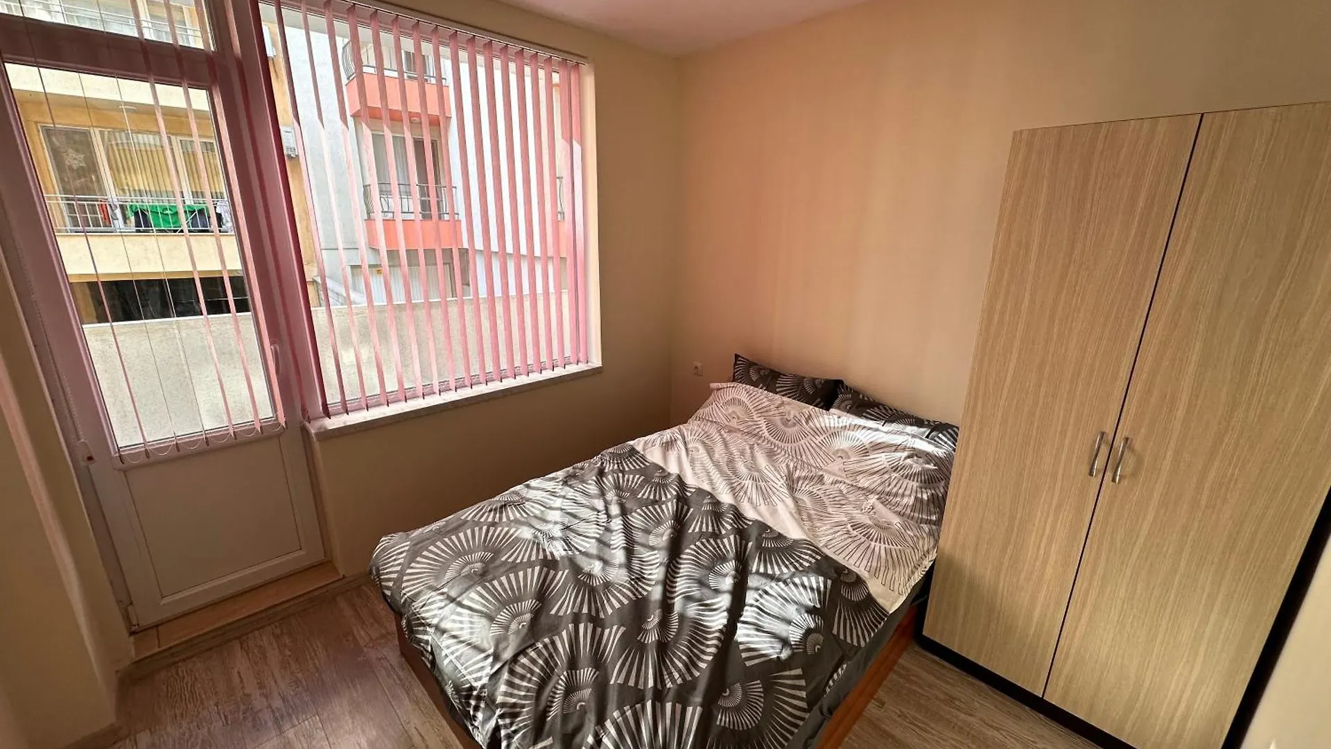Апартамент Lotus Varna Apartment